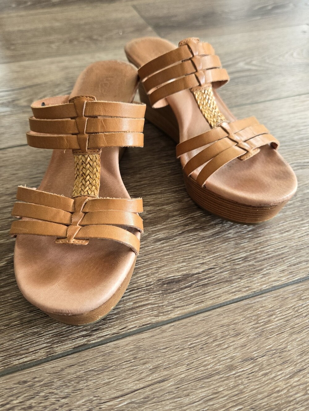UGG Mattie Strappy Leather Platform Wedge Sandals Woven Boho Size 7.5 - Picture 4 of 9